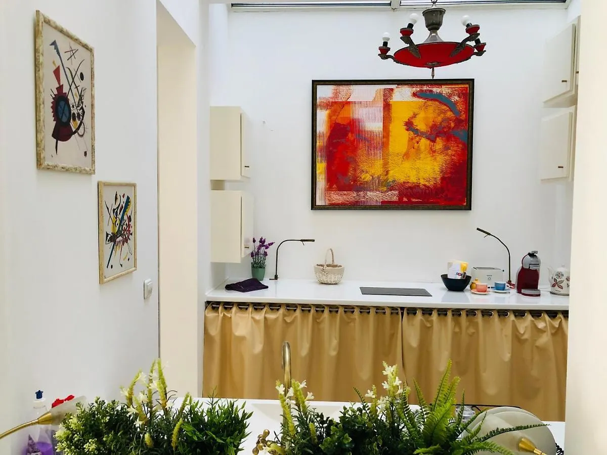 Golden Pearl - Jacuzzi Top Center Luxury Apartment Sofia 0*,  Bulgarie
